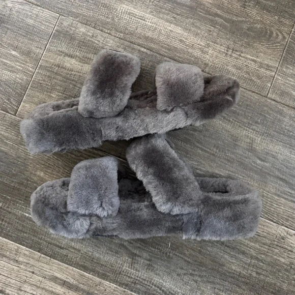 UGG Fuzz Yeah Sheepskin Double Strap Grey Slip On Slides Sandals Women’s 9 - Picture 2 of 7
